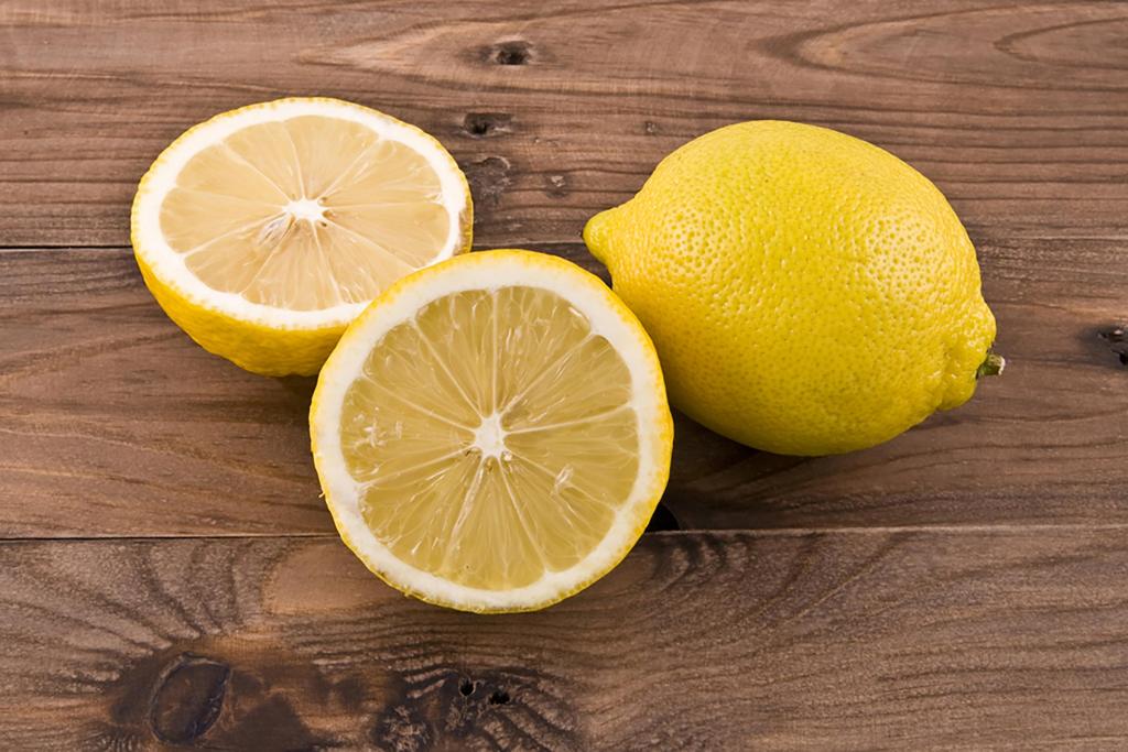 Осветление бровей лимонным соком